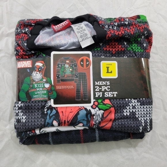 Mens Marvel Black Kiss Me Under The Mistletoe Deadpool 2-PC Pajama Set L - Picture 2 of 13
